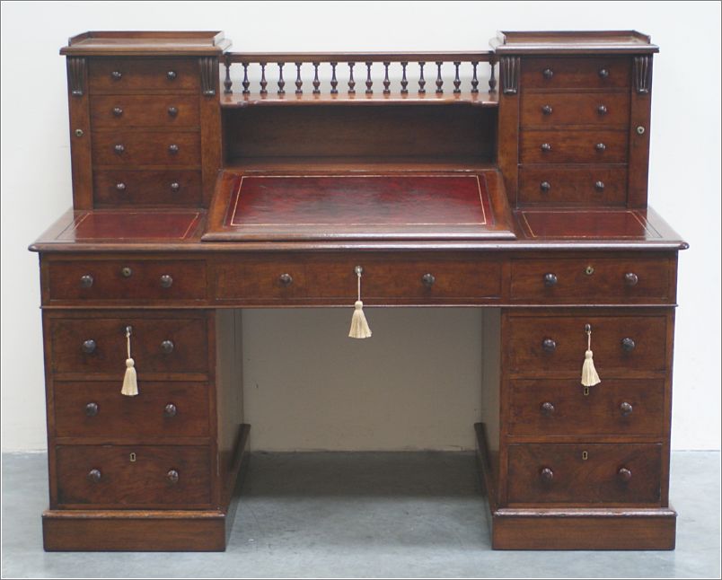4020 Antique Victorian Dickens Desk